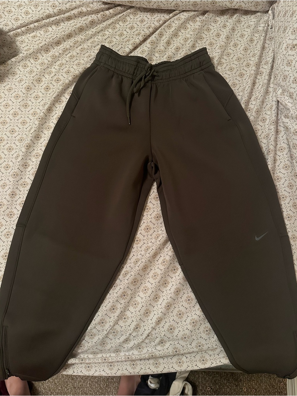 Nike Men's Olive Jogger Sweatpants - Dark Olive Green